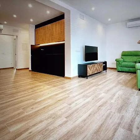 Tyylikaes Ja Tilava Viihtyisaeaen Majoittumiseen Ja Unohtumattomiin Lomapaeiviin Apartment *